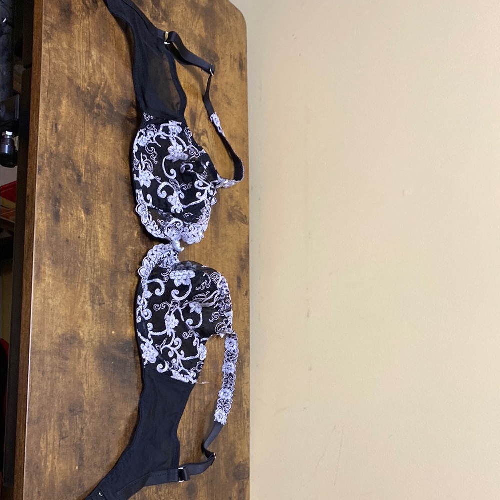 Allegro  Black and White Lace Bra. New with tag. Size 36DD